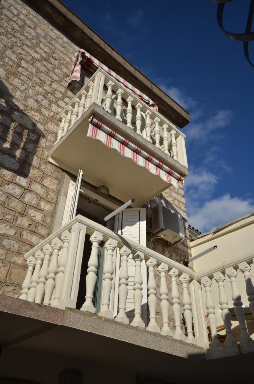 Apartmani Ljubo Rafailovic 2 라파일로비치 외부 사진