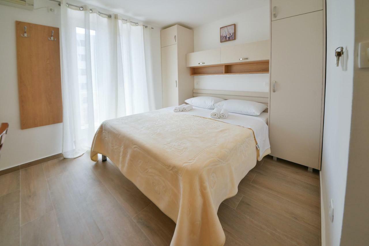 Apartmani Ljubo Rafailovic 2 라파일로비치 외부 사진