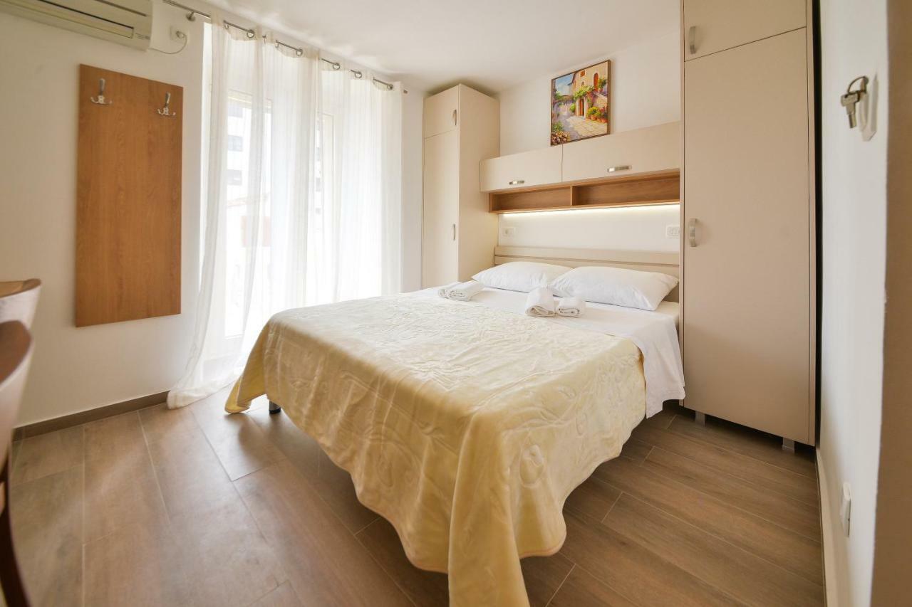 Apartmani Ljubo Rafailovic 2 라파일로비치 외부 사진