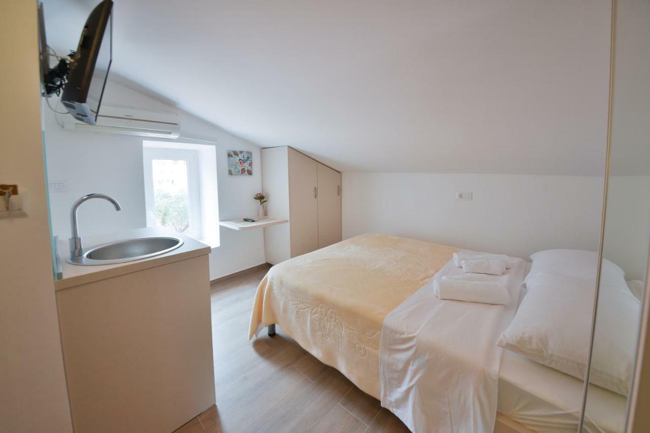 Apartmani Ljubo Rafailovic 2 라파일로비치 외부 사진