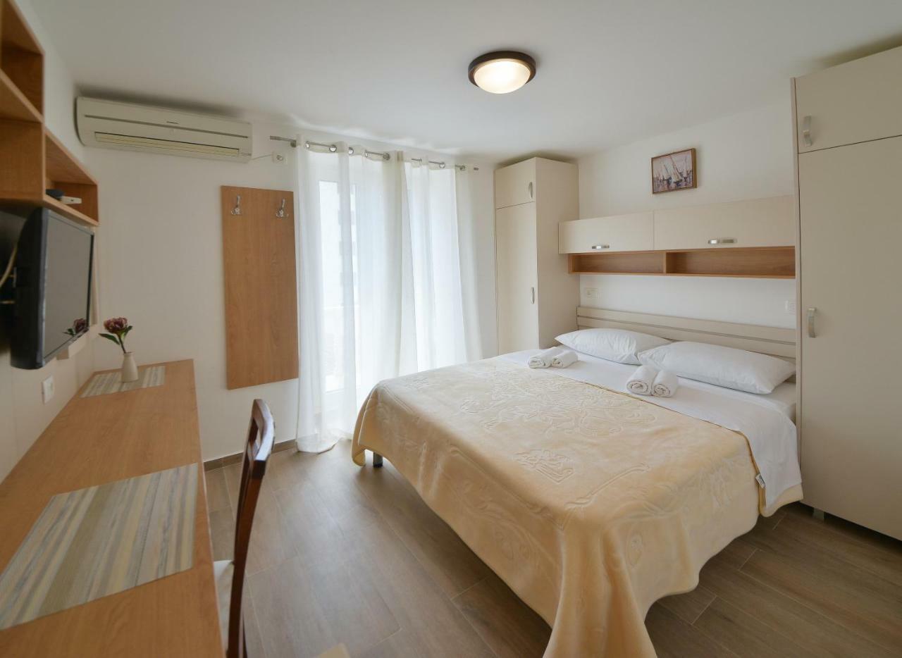 Apartmani Ljubo Rafailovic 2 라파일로비치 외부 사진