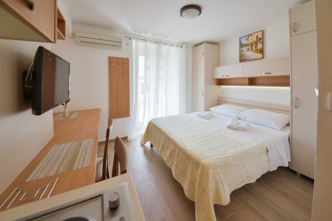Apartmani Ljubo Rafailovic 2 라파일로비치 외부 사진