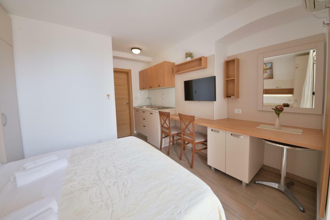 Apartmani Ljubo Rafailovic 2 라파일로비치 외부 사진